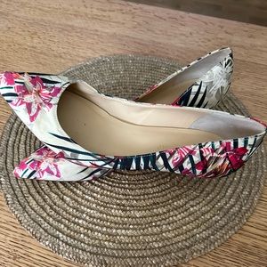 COPY - Ivanka Trump Flowrred heels. Size 9m
